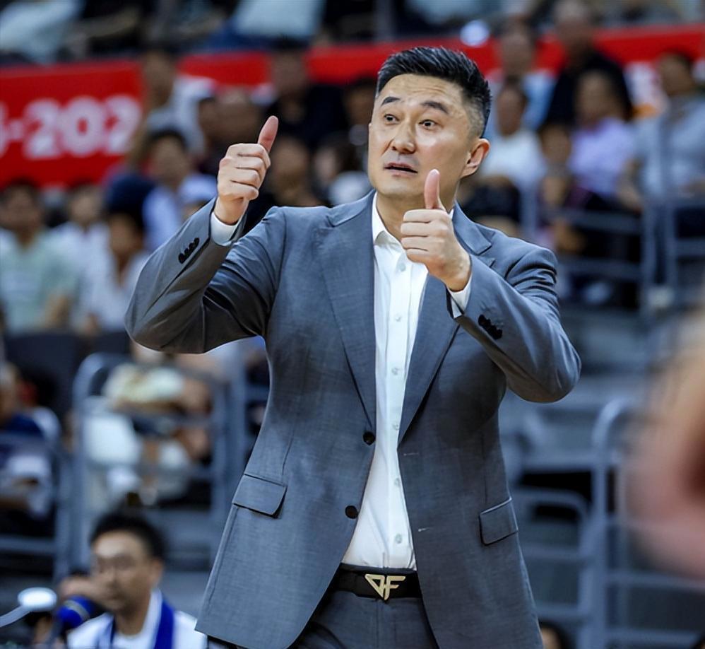 关于集结日广厦男篮迎来里程碑纽约尼克斯远射贴柱备战NBA总决赛，现场解说直呼：菲尼克斯太阳冲刺阶段完成体检的信息